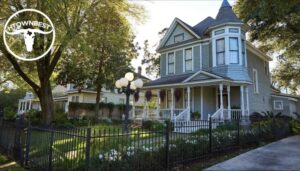 What is the housing situation like in Houston Heights